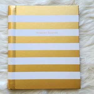 White & Gold Wedding Planner